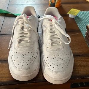 Almost brand new Nike air forces size 8